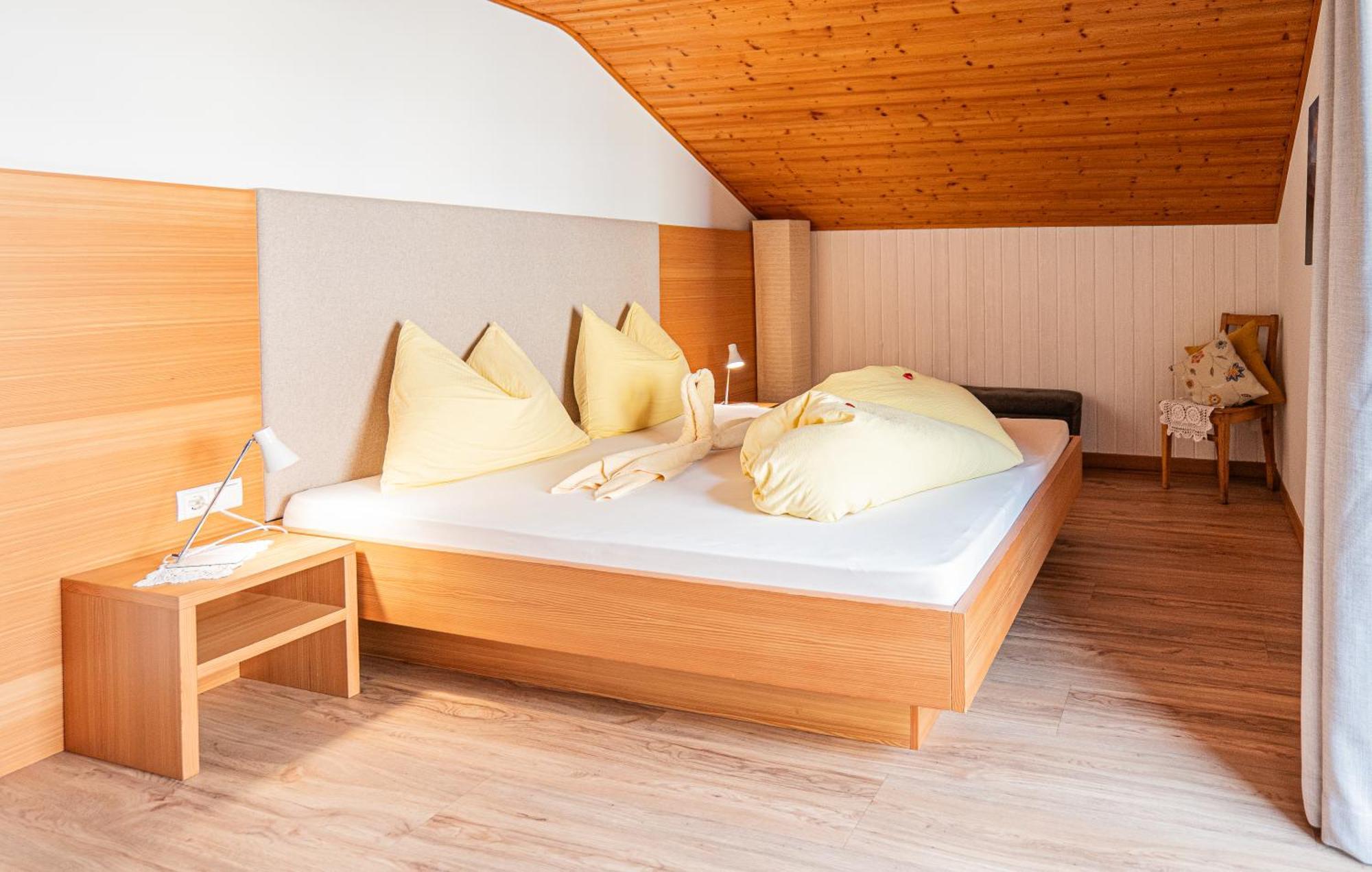 Ferienwohnungen Schweitzer Parcines Bagian luar foto
